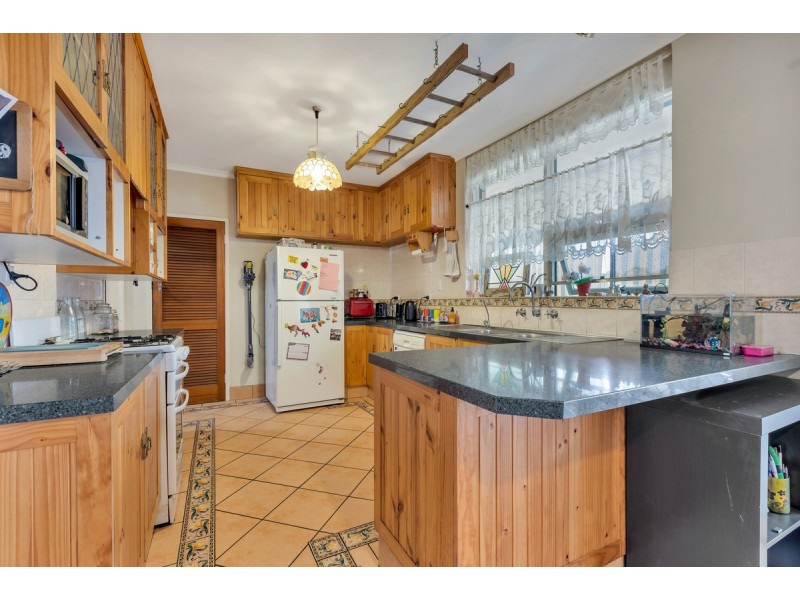 55 Audrey Crescent, Valley View SA 5093