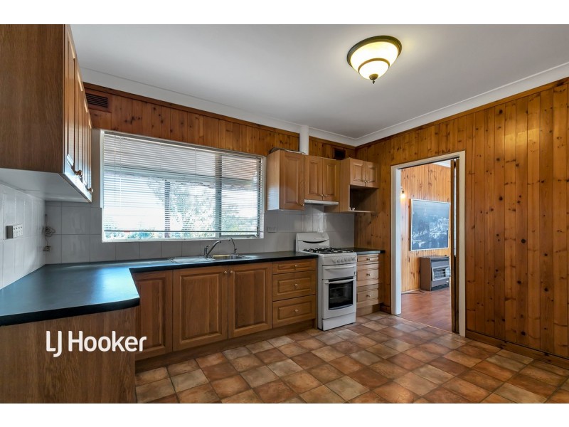 14 McGowan Road, Para Hills SA 5096