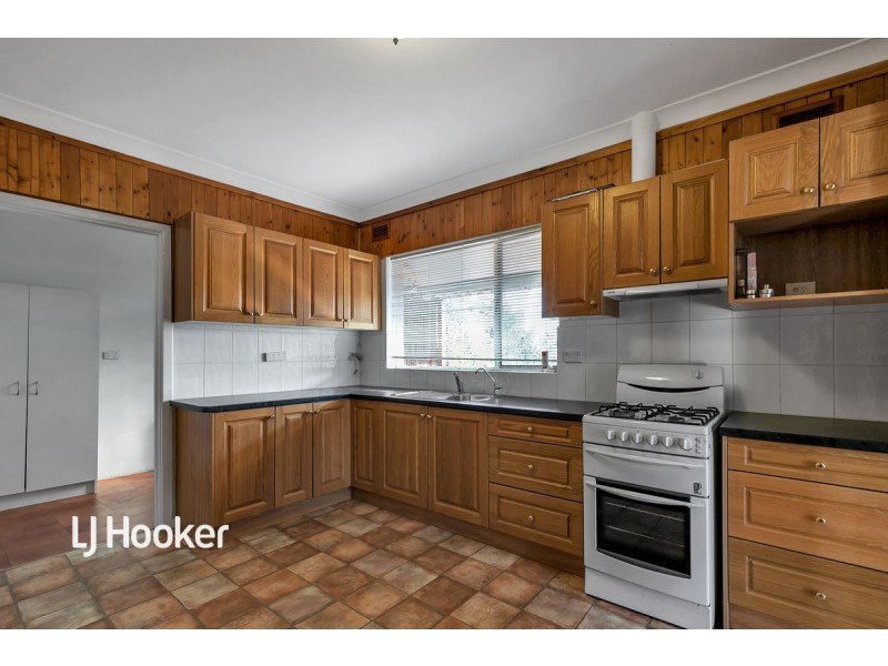 14 McGowan Road, Para Hills SA 5096