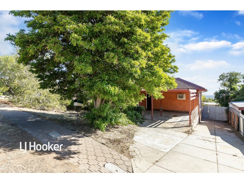 14 McGowan Road, Para Hills SA 5096