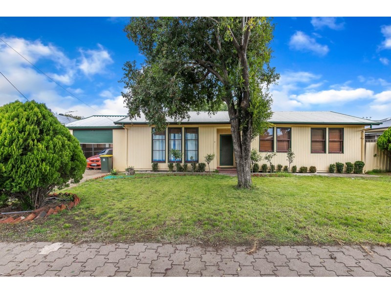 21 Macquarie Avenue, Hillcrest SA 5086