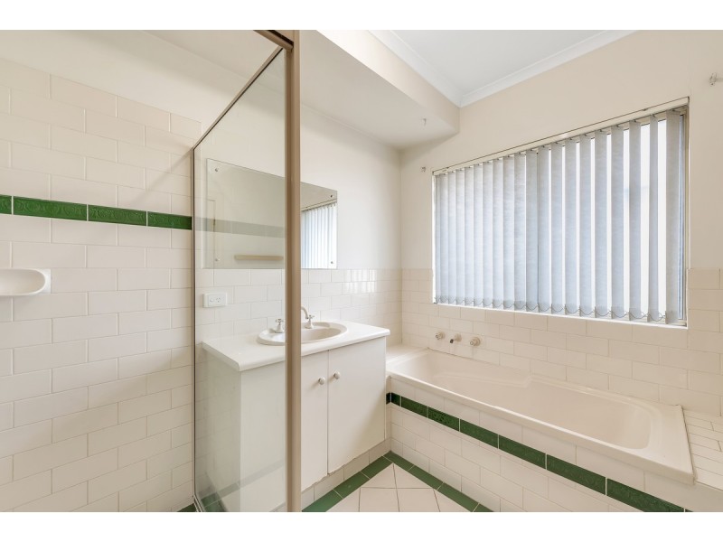 2/21 Hampton Court, Wynn Vale SA 5127