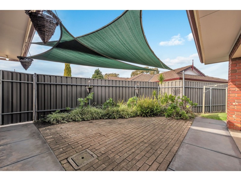 2/21 Hampton Court, Wynn Vale SA 5127