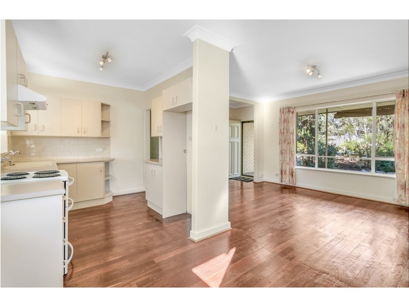 6 Grantham Place, Valley View SA 5093