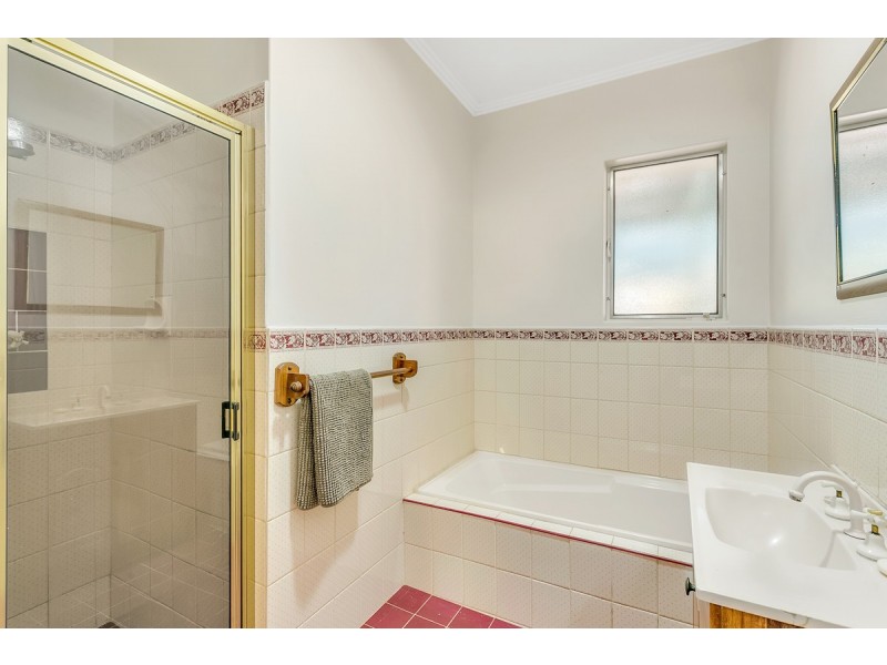 6 Grantham Place, Valley View SA 5093