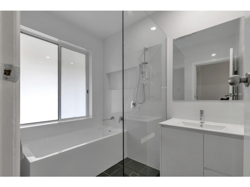 27 Esperance Terrace, Valley View SA 5093