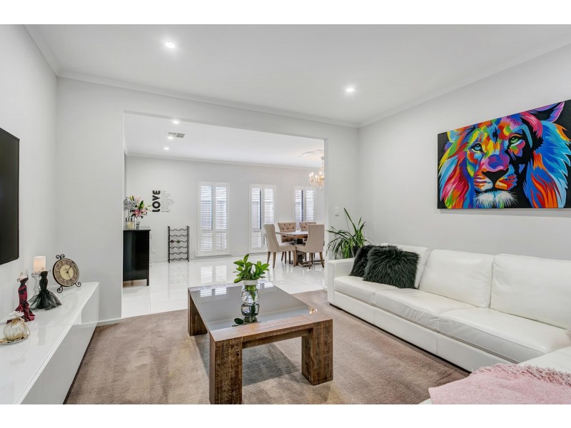 17A Stirling Walk, Redwood Park SA 5097