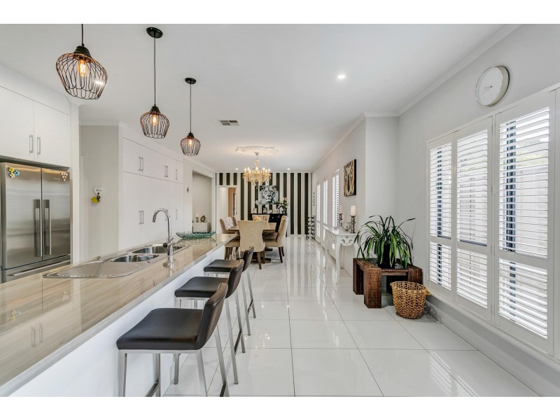 17A Stirling Walk, Redwood Park SA 5097