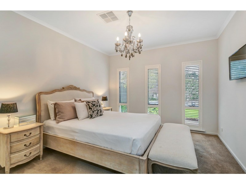 17A Stirling Walk, Redwood Park SA 5097