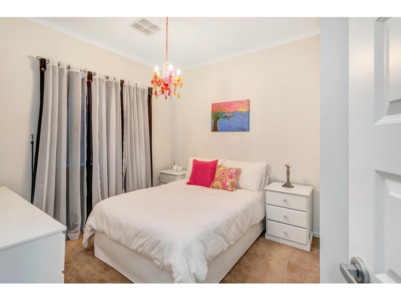 17A Stirling Walk, Redwood Park SA 5097