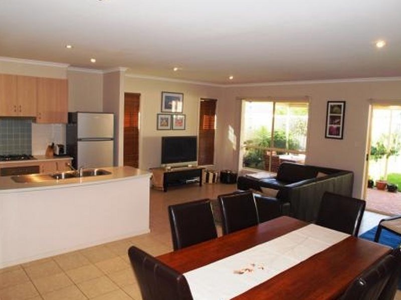 27 Leander Crescent, Greenacres SA 5086