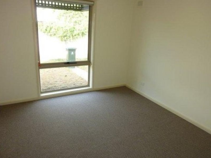 12 Sissinghurt Drive, Oakden SA 5086