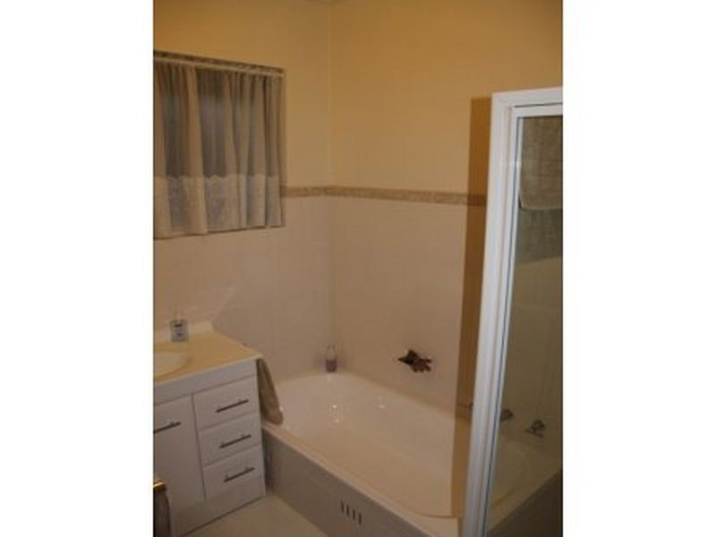 8 Bridges Street, Broadview SA 5083