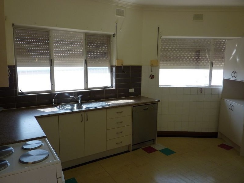 5 Montrose Avenue, Clearview SA 5085