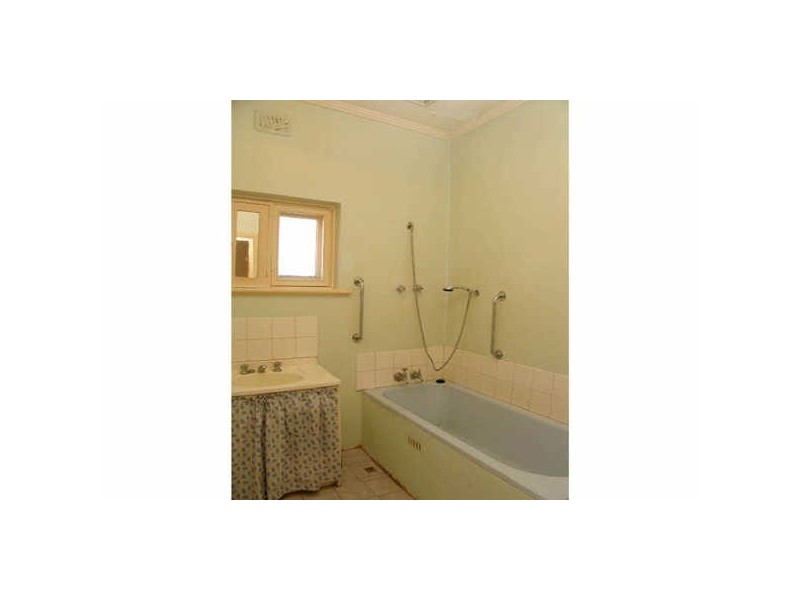 8 Orlando Avenue, Hampstead Gardens SA 5086