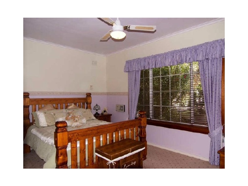 11 Montrose Avenue, Para Hills SA 5096