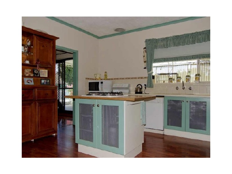 11 Montrose Avenue, Para Hills SA 5096