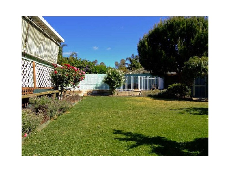 11 Montrose Avenue, Para Hills SA 5096