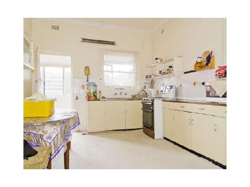 10 Windsor Avenue, Clearview SA 5085