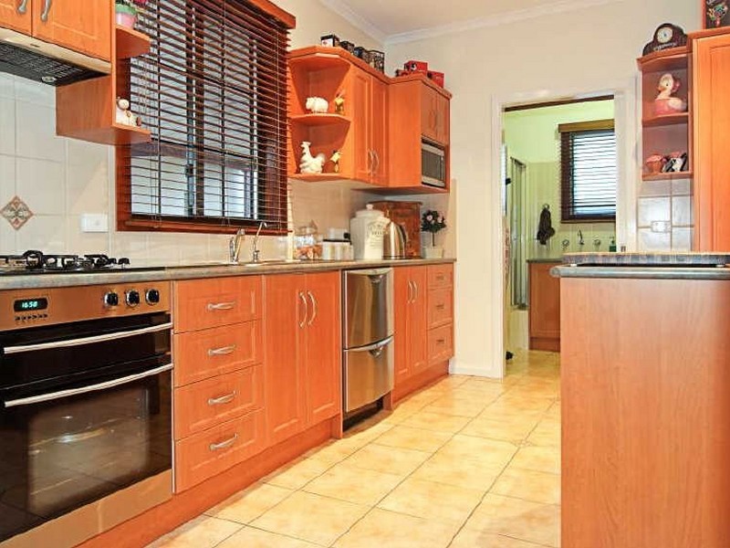 24 Hillsea Avenue, Clearview SA 5085