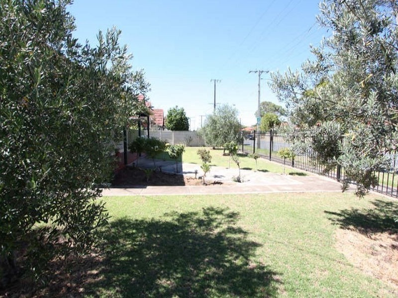 24 Addison Road, Pennington SA 5013