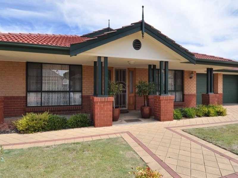 15 Trinity Way, Oakden SA 5086