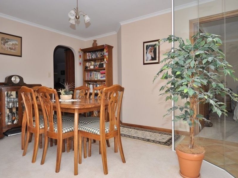 15 Trinity Way, Oakden SA 5086