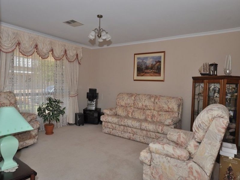 15 Trinity Way, Oakden SA 5086