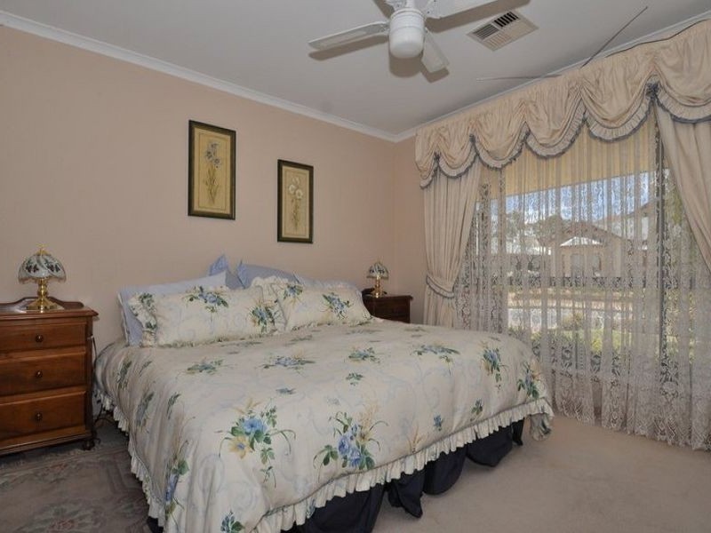 15 Trinity Way, Oakden SA 5086