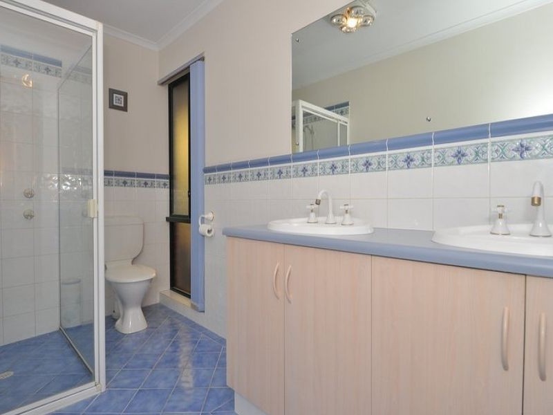 15 Trinity Way, Oakden SA 5086