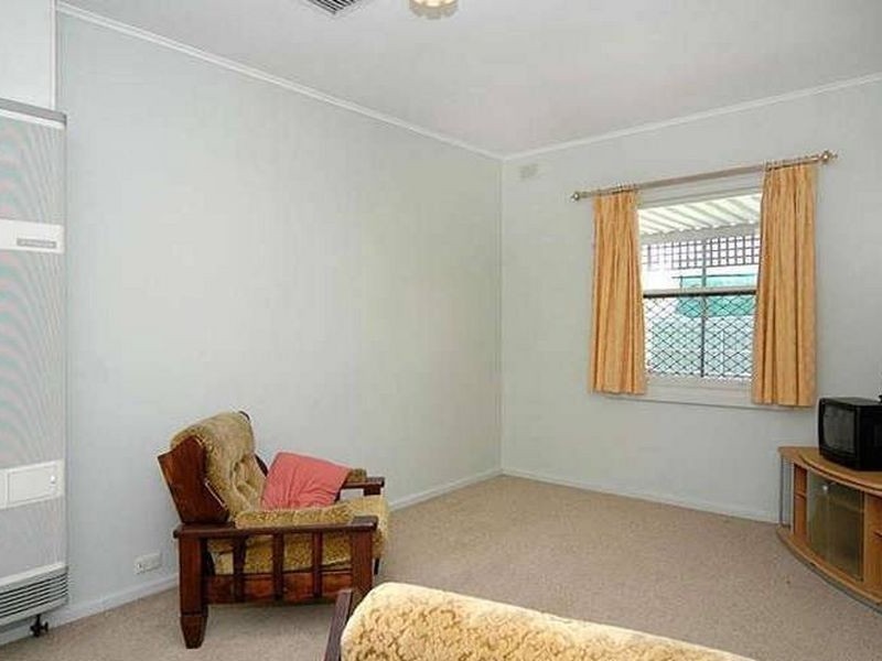 17 Gilles Crescent, Hillcrest SA 5086