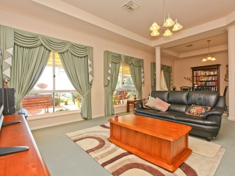 1 Elly Court, Darlington SA 5047