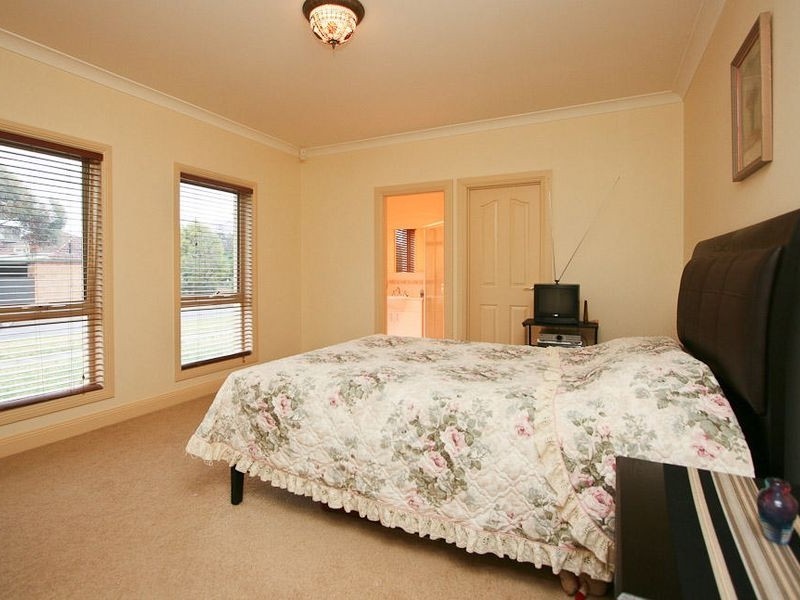 2 Frome Avenue, Hampstead Gardens SA 5086