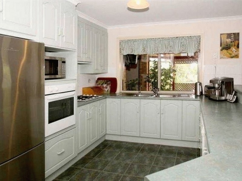 6 Aaron Avenue, Darlington SA 5047