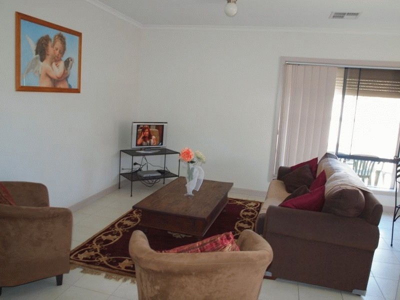 8 Berryman Street, Greenacres SA 5086