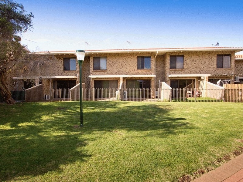 28 Sportsmans Drive, West Lakes SA 5021