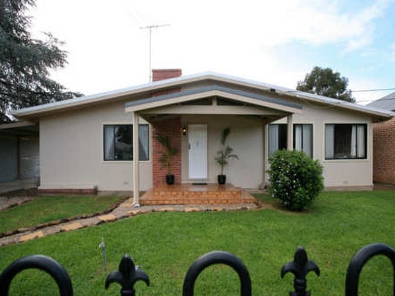 2 Leander Crescent, Greenacres SA 5086