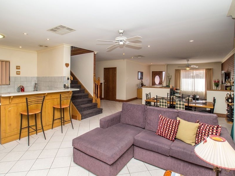 18A Packer Crescent, Paradise SA 5075