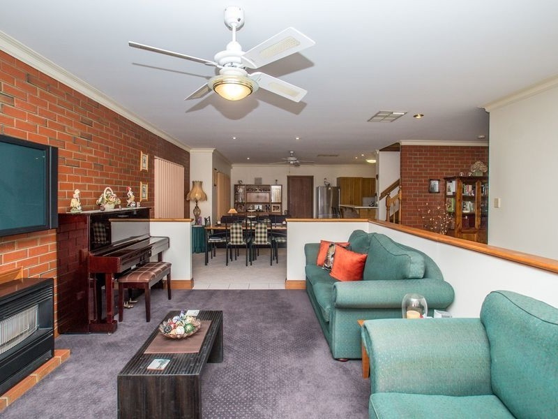 18A Packer Crescent, Paradise SA 5075