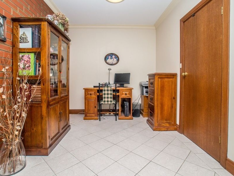 18A Packer Crescent, Paradise SA 5075