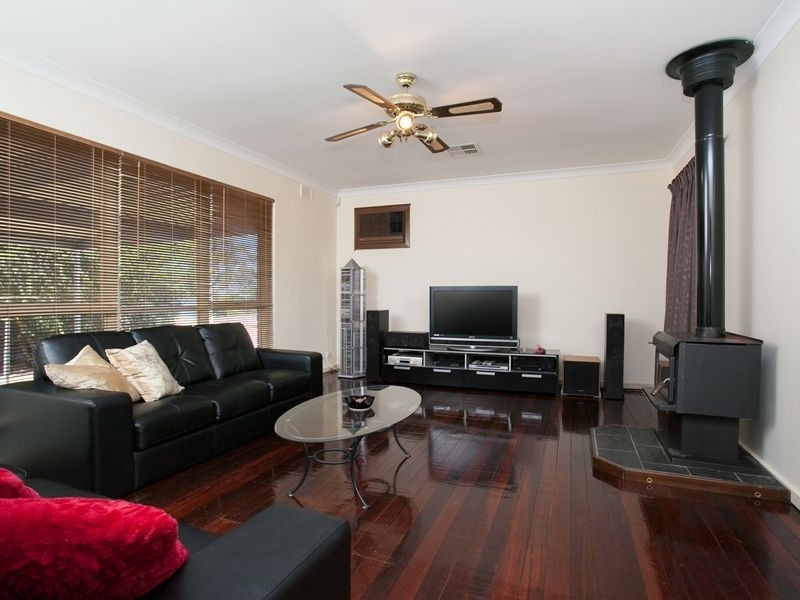 11 Somerset Avenue, Redwood Park SA 5097