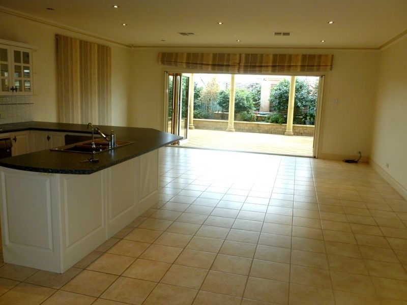 7 Petrel Crescent, Mawson Lakes SA 5095