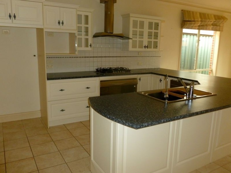 7 Petrel Crescent, Mawson Lakes SA 5095