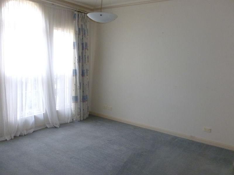 7 Petrel Crescent, Mawson Lakes SA 5095