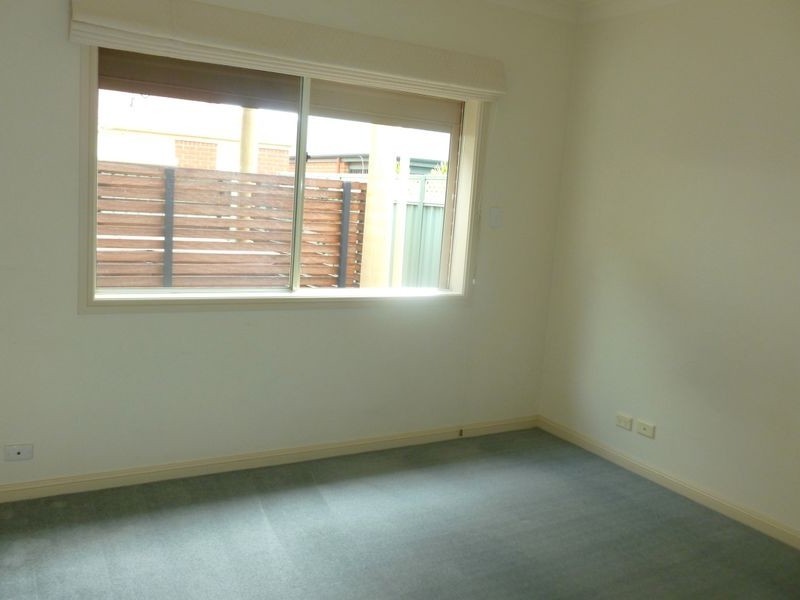 7 Petrel Crescent, Mawson Lakes SA 5095