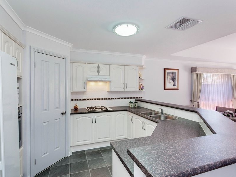 4 Swan Street, Greenacres SA 5086