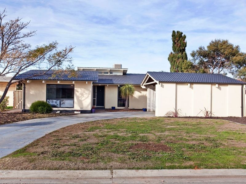 8 Noosa Place, West Lakes Shore SA 5020