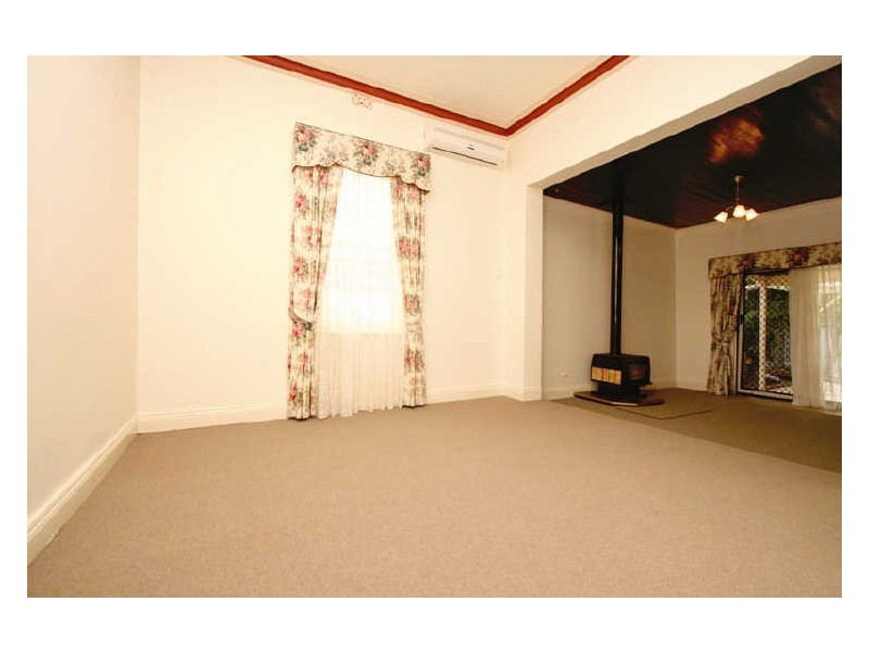 32 Close Street, Birkenhead SA 5015