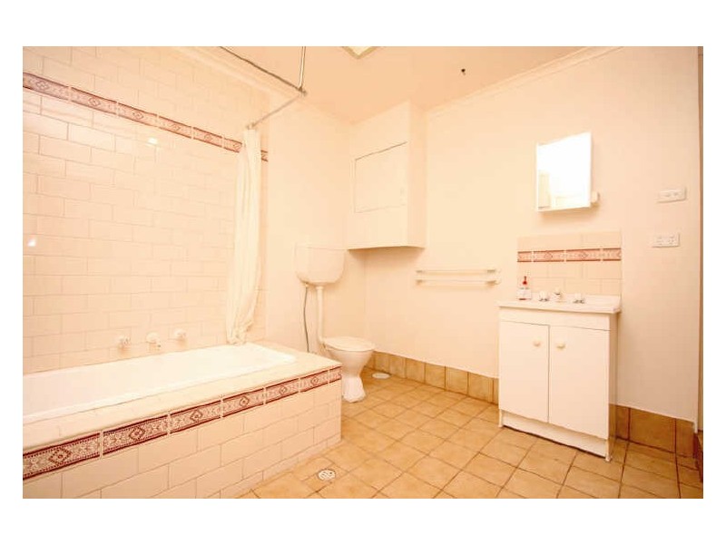 32 Close Street, Birkenhead SA 5015