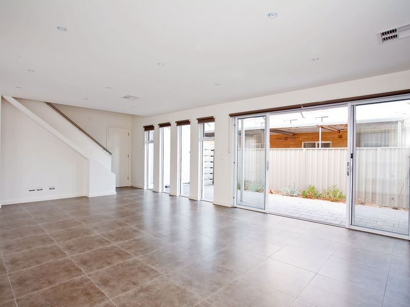 2/171 Military Road, Tennyson SA 5022